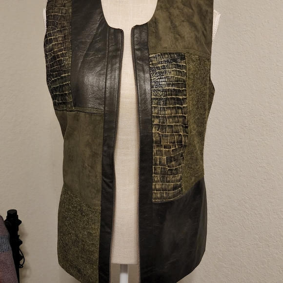 Eric Ryan Sport Olive Mixed Texture Zip-up Vest - Picture 3 of 7